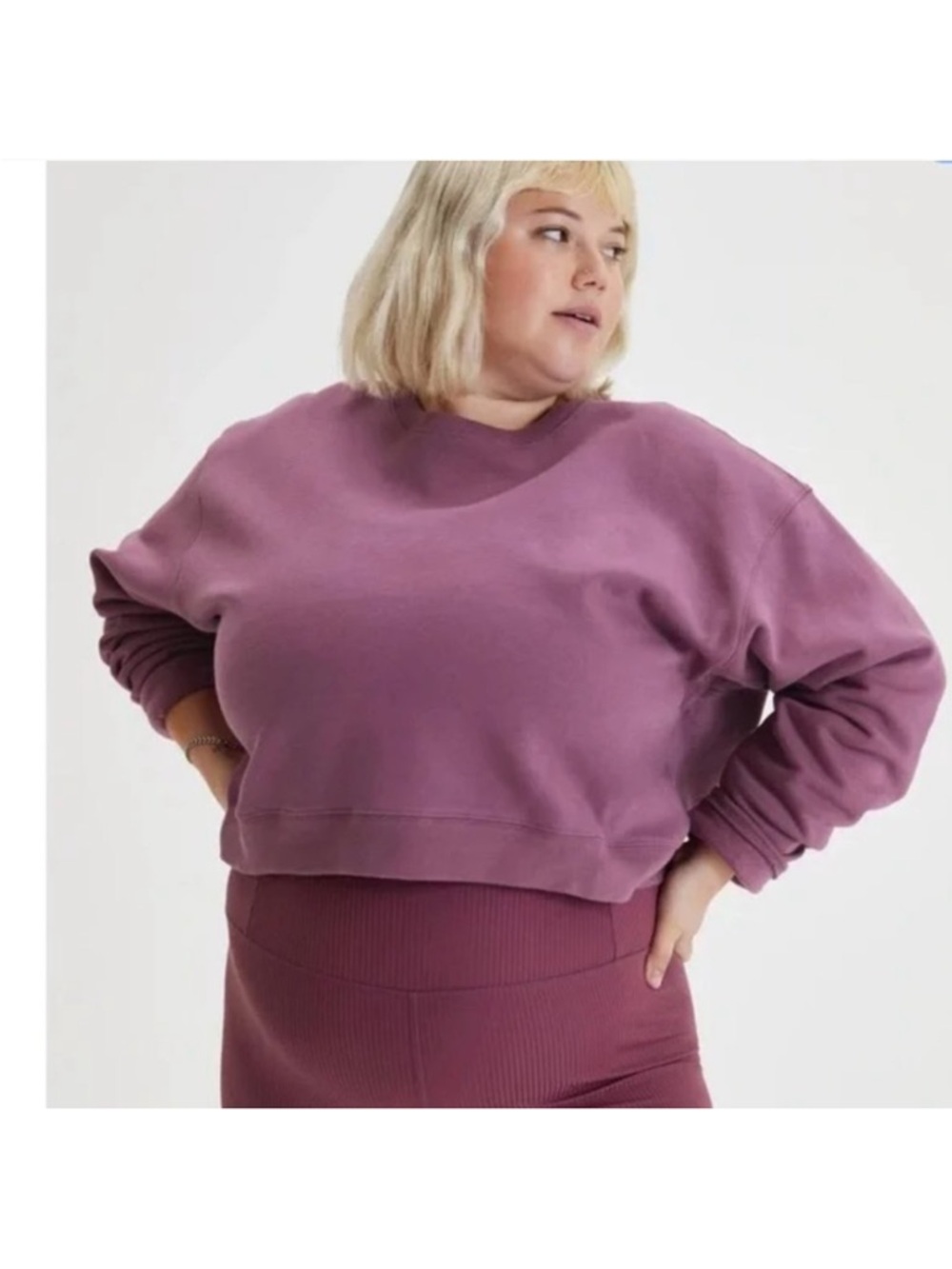 Girlfriend Collective Tulipwood 50/50 Cropped Crewneck Sweatshirt in Purple